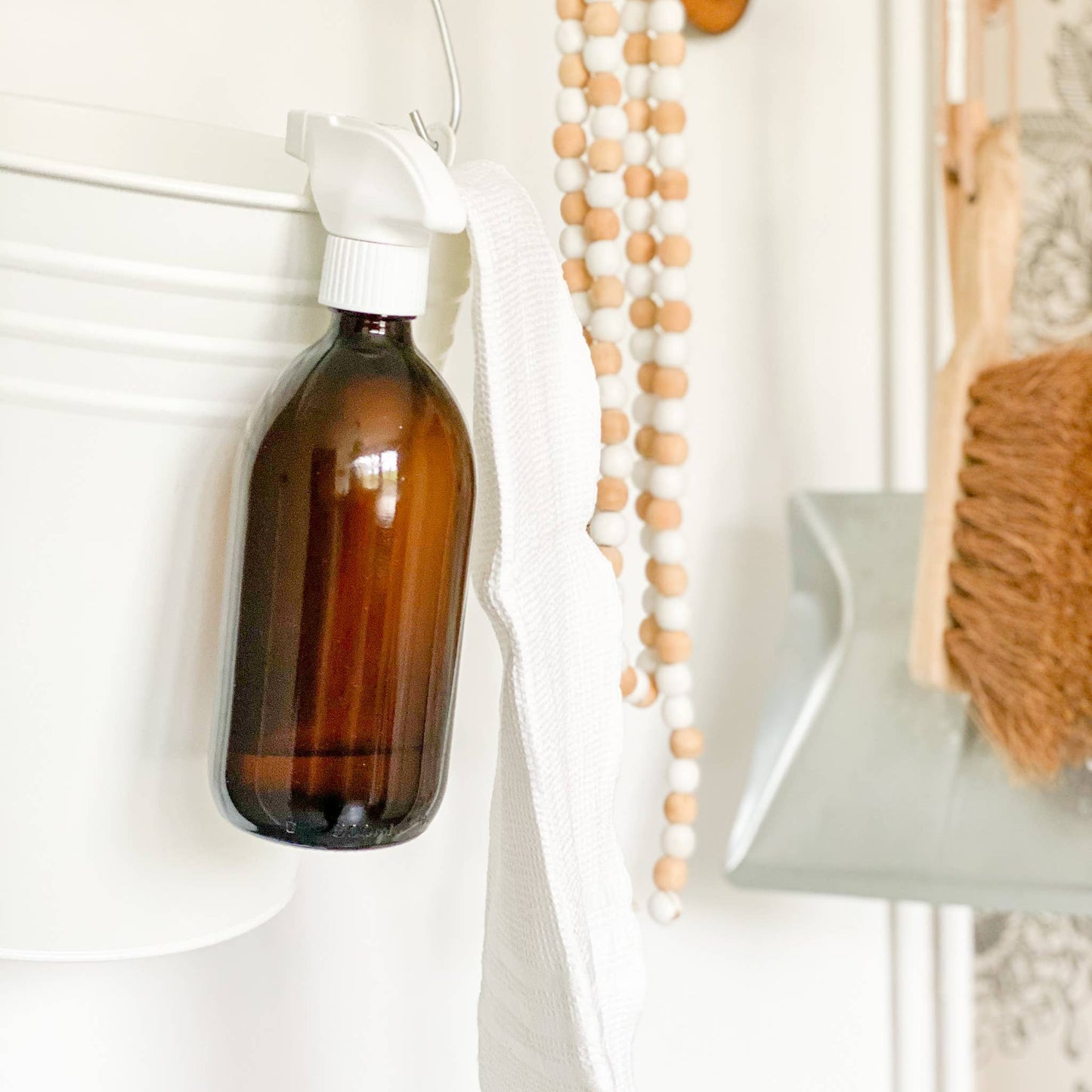 Refillable amber glass spray bottle